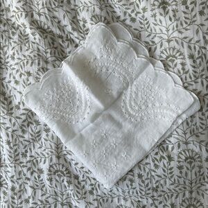 Madewell • 100% cotton White Scalloped Bandana